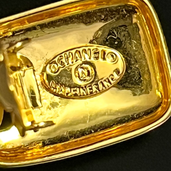 Vintage CHANEL Gold Logo Hoop Clip On Earrings - Picture 8 of 13